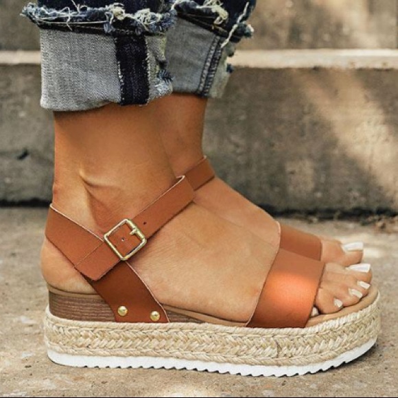 soda clip sandals
